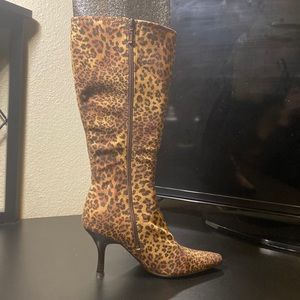 Very good condition Leopard print heeled boots. Size 7